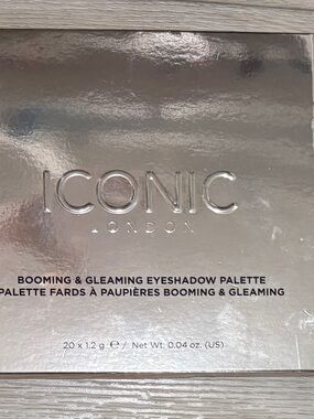 ICONIC London Eyeshadow Palette in Silver Reflective Finish